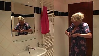 Old blonde granny doggystyle-fucked