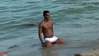 Marcelo Gomez Shows off his Ass