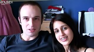 Indian girl Zarina Mashood makes a hot oral sex video with her boyfriend